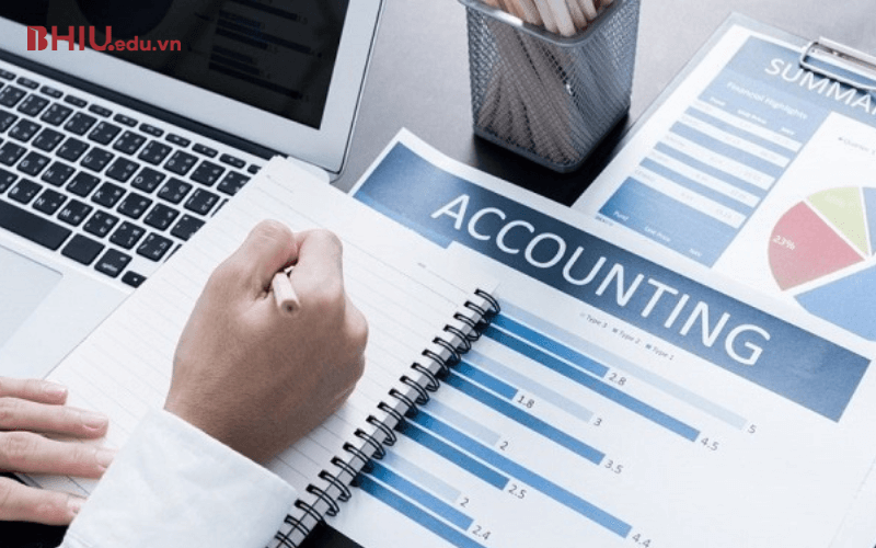 Accountant: Kế toán